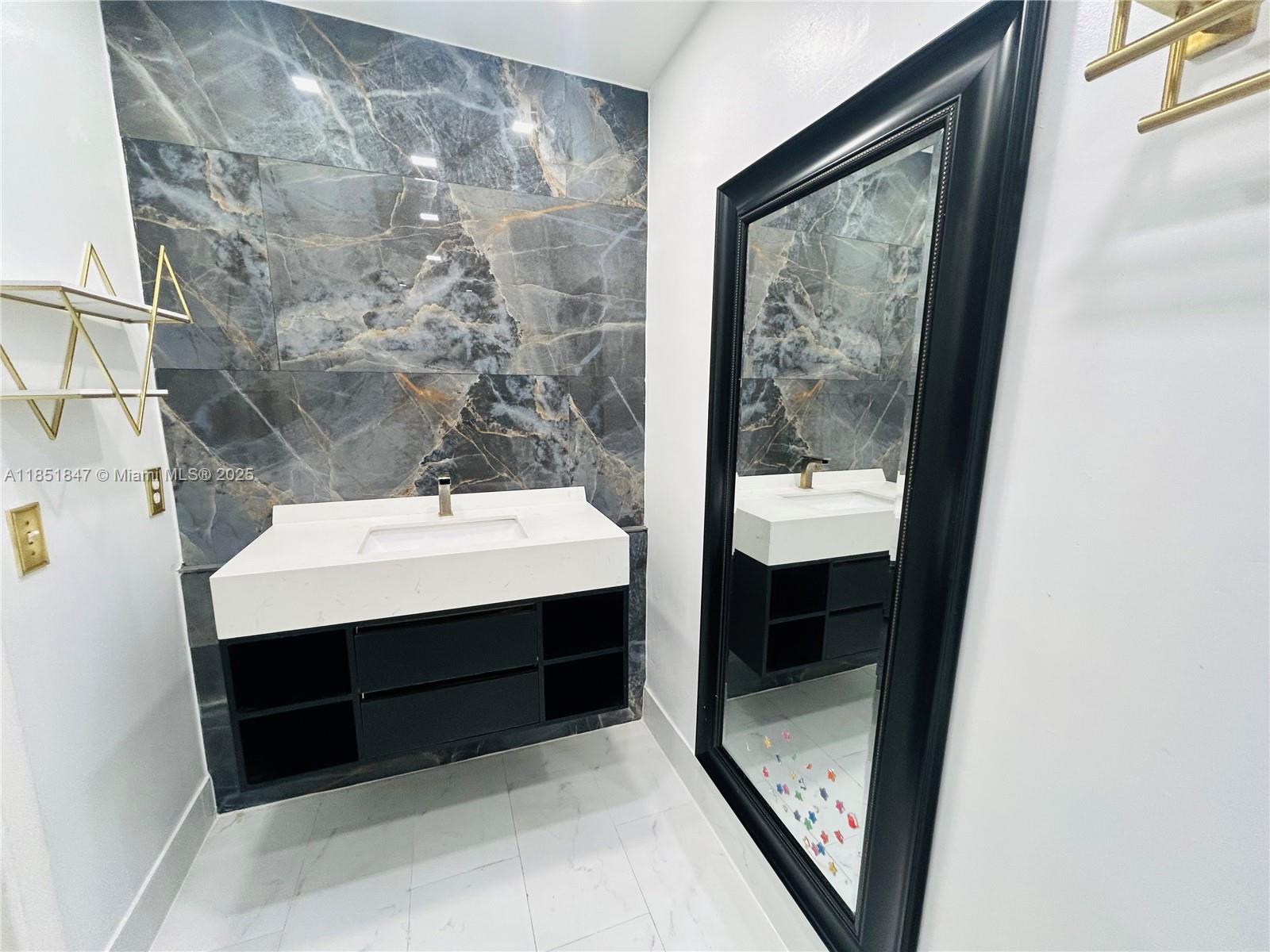 VILLAS OF DEERWOOD REPLAT - Residential Lease