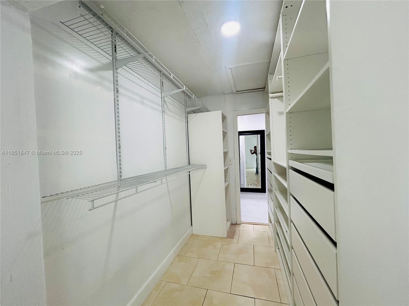 VILLAS OF DEERWOOD REPLAT - Residential Lease