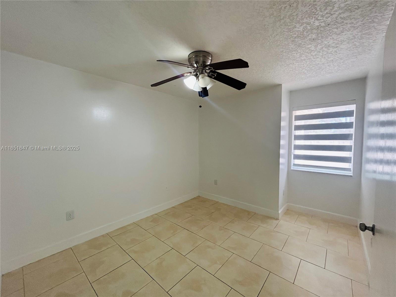 VILLAS OF DEERWOOD REPLAT - Residential Lease