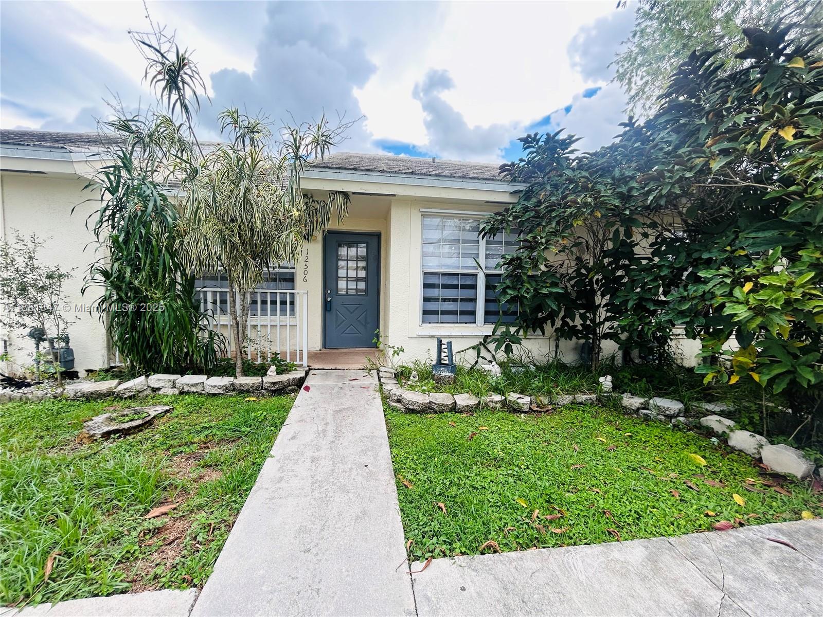 VILLAS OF DEERWOOD REPLAT - Residential Lease