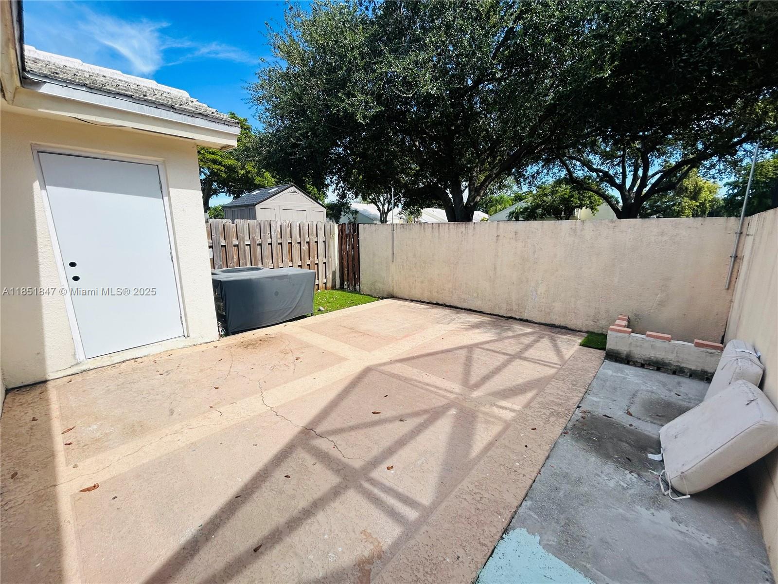 VILLAS OF DEERWOOD REPLAT - Residential Lease