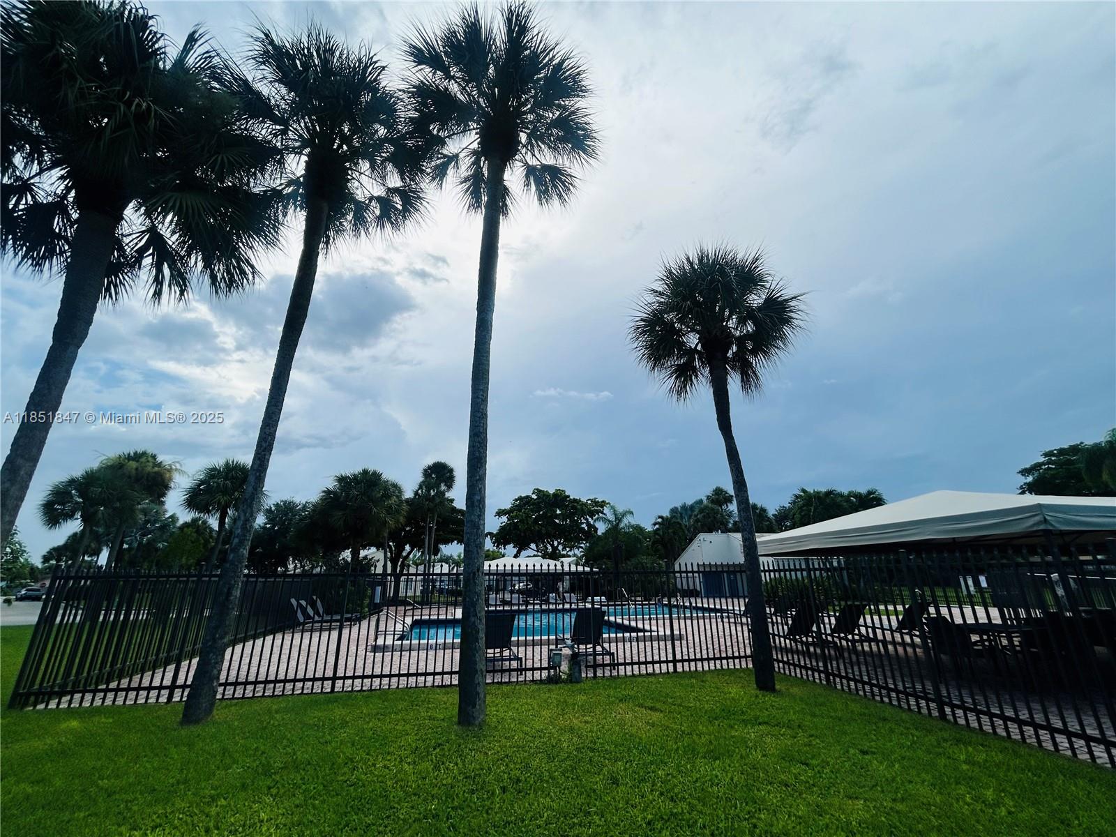 VILLAS OF DEERWOOD REPLAT - Residential Lease