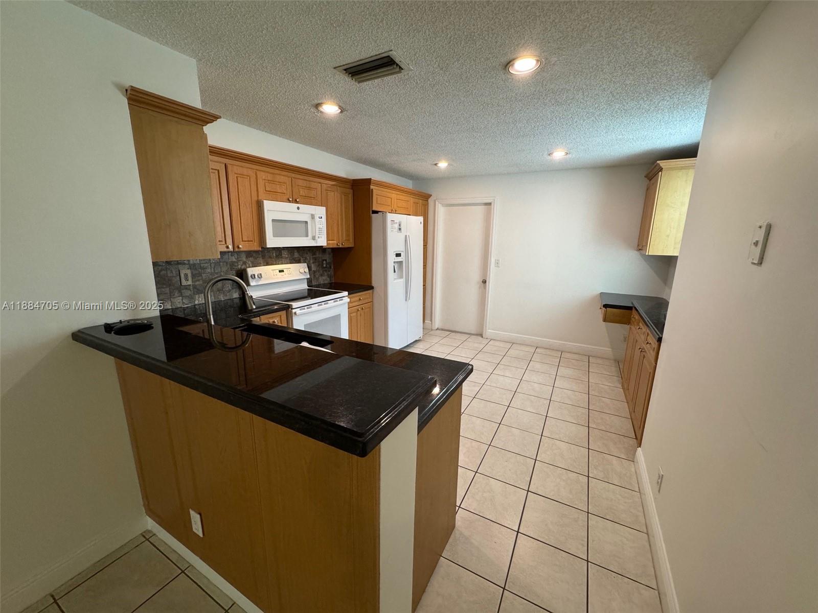 SECTORS 3 & 4 BOUNDARY PL - Residential Lease
