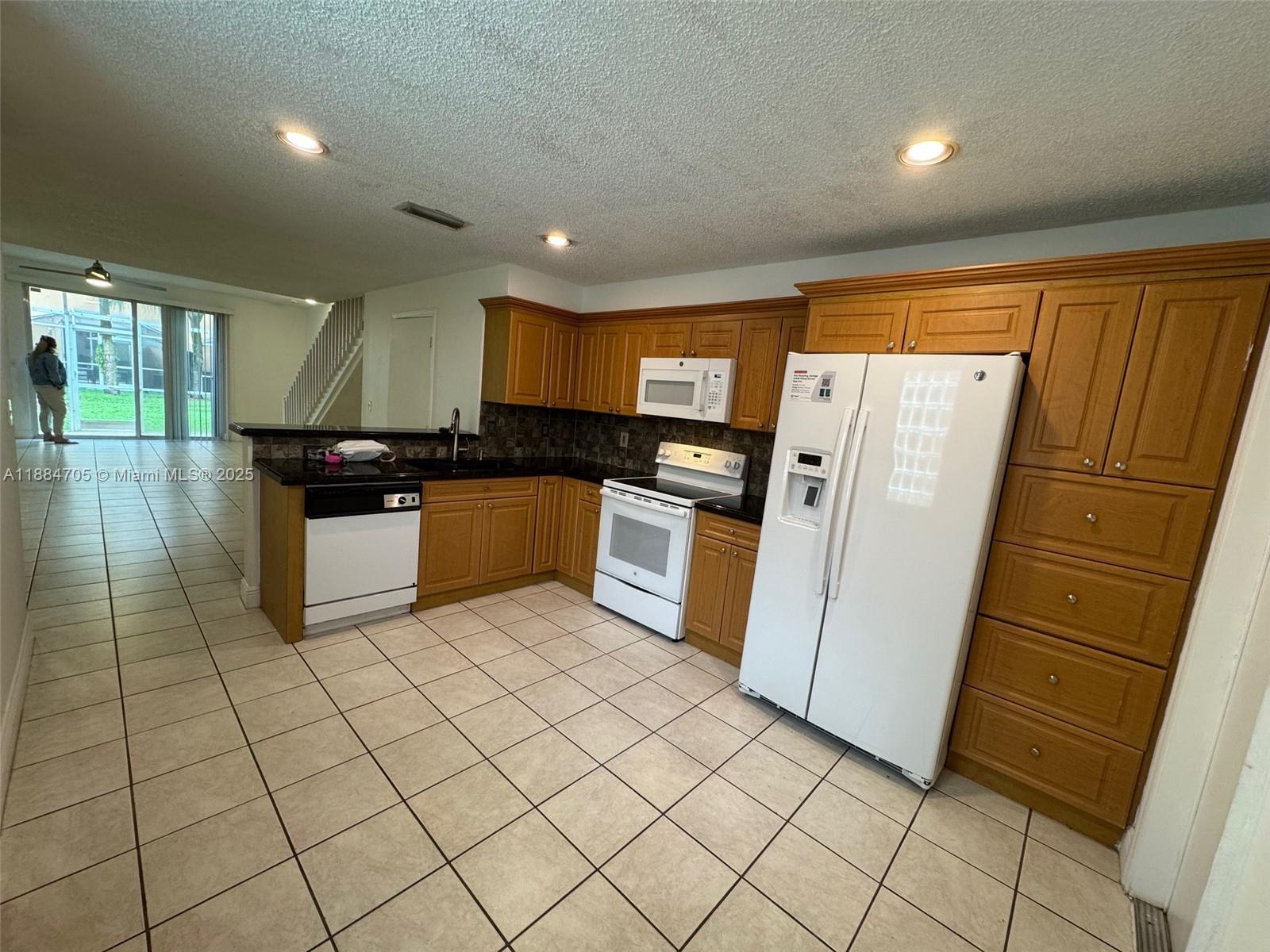 SECTORS 3 & 4 BOUNDARY PL - Residential Lease
