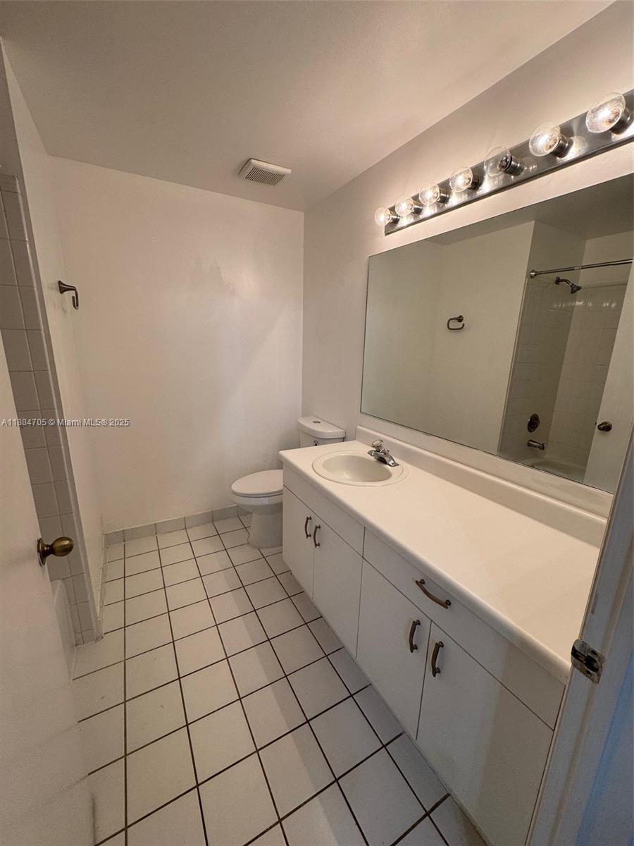 SECTORS 3 & 4 BOUNDARY PL - Residential Lease