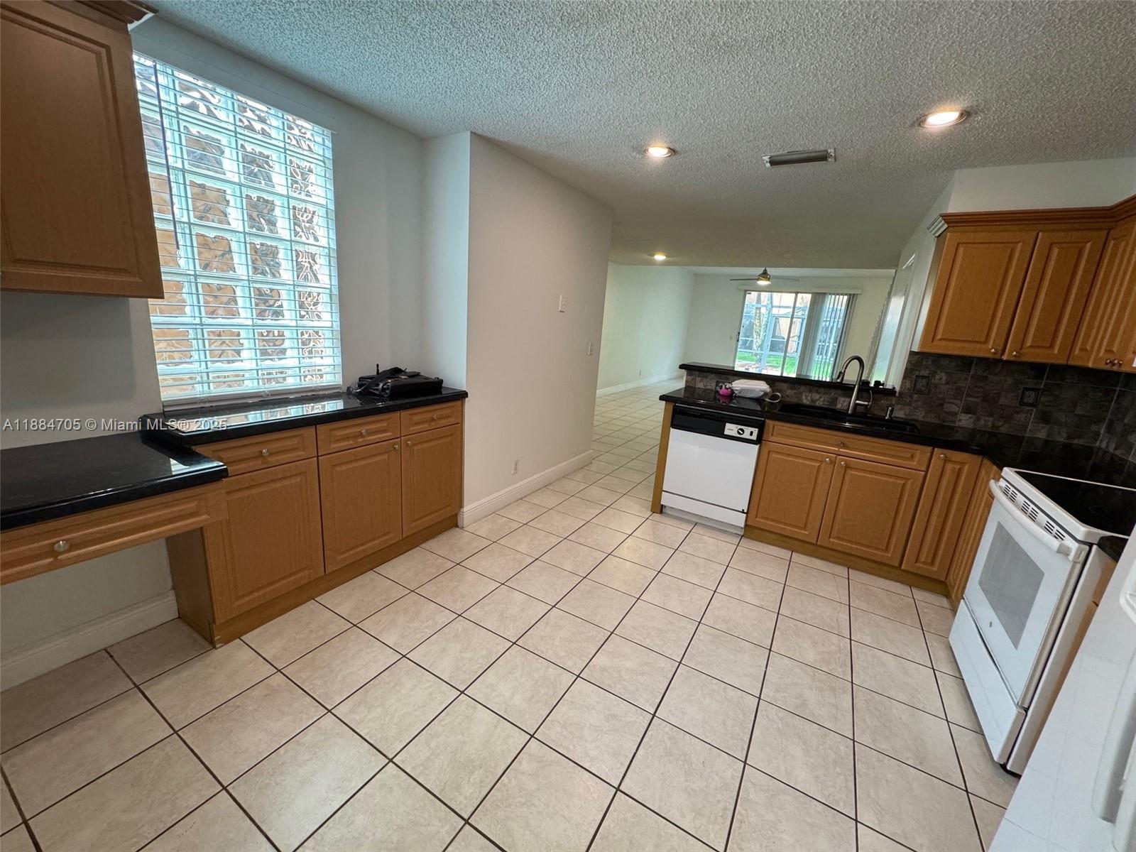 SECTORS 3 & 4 BOUNDARY PL - Residential Lease