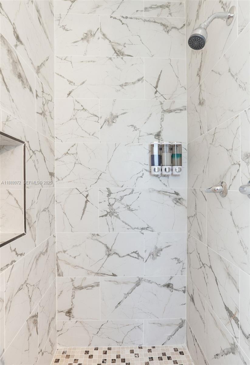 LAUDERDALE MANORS ADD - Residential Income