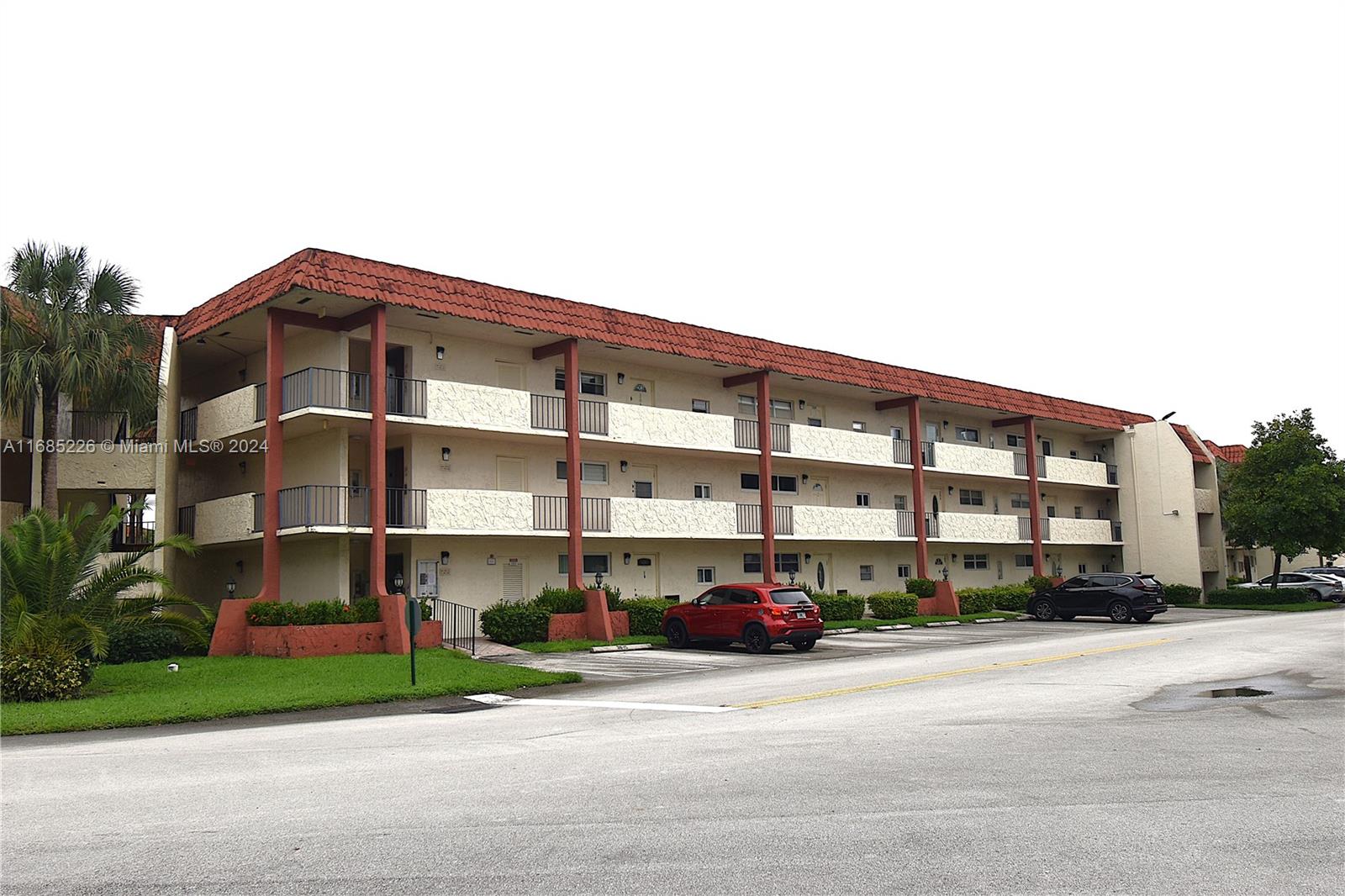 Property for Sale at 411 S Hollybrook Dr 305, Pembroke Pines, Miami-Dade County, Florida - Bedrooms: 2 
Bathrooms: 2  - $124,900
