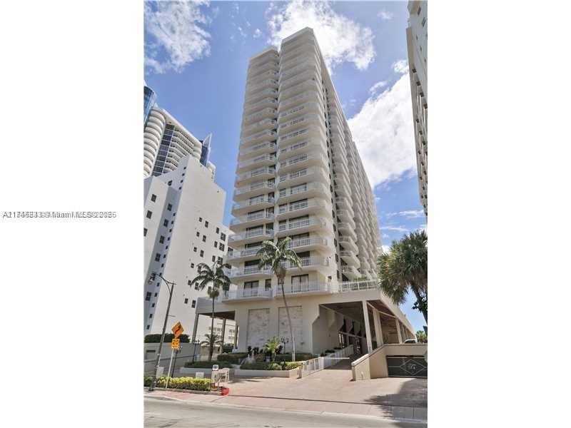 6061 Collins Ave 20-B, Miami Beach, Miami-Dade County, Florida - 1 Bedrooms  
2 Bathrooms - 