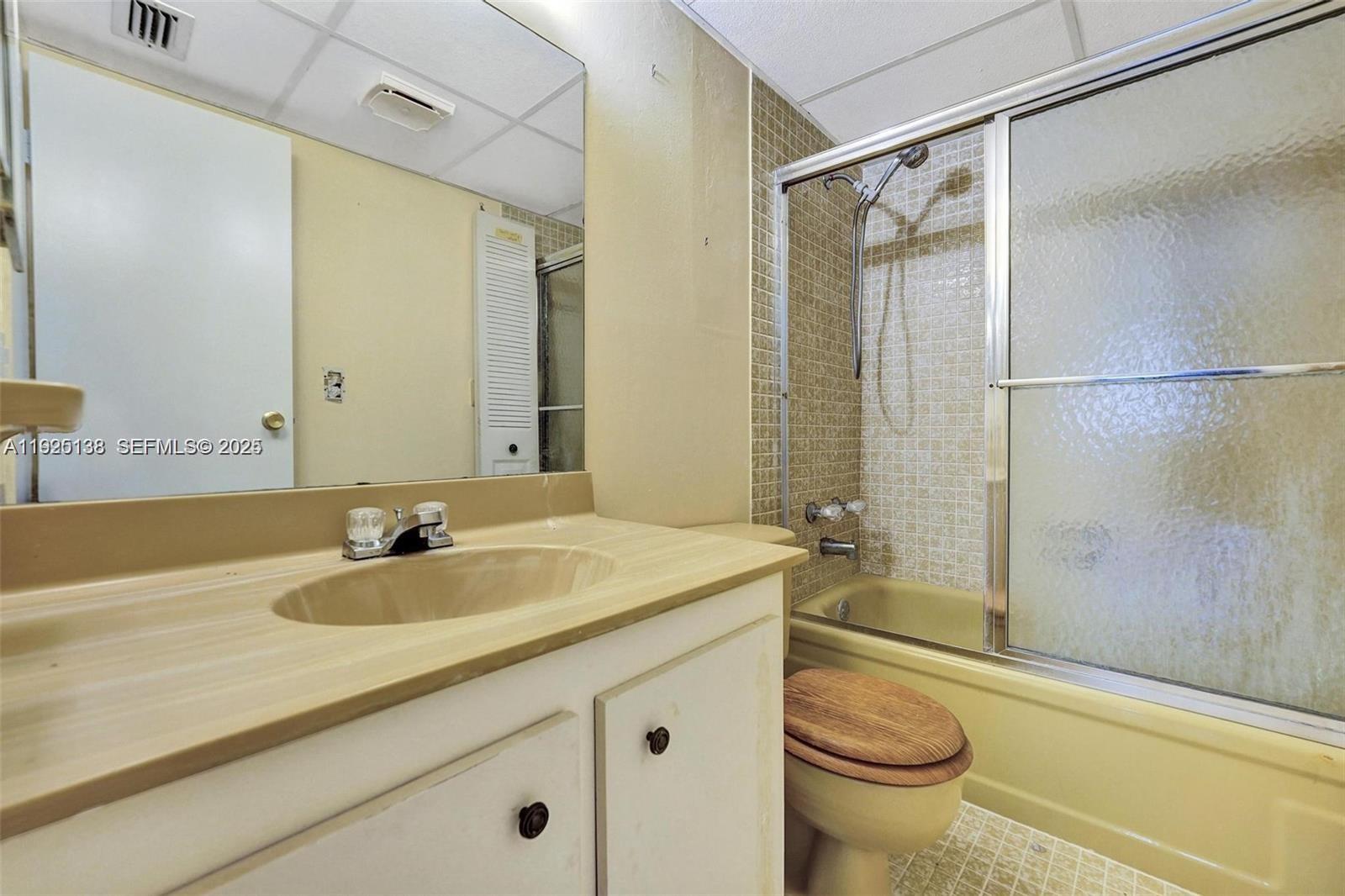 ORIOLE GOLF & TENNIS CLUB - Residential Lease