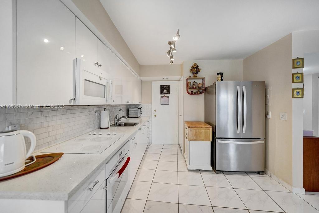 FAIRWAYS RIVIERA CONDO - Residential