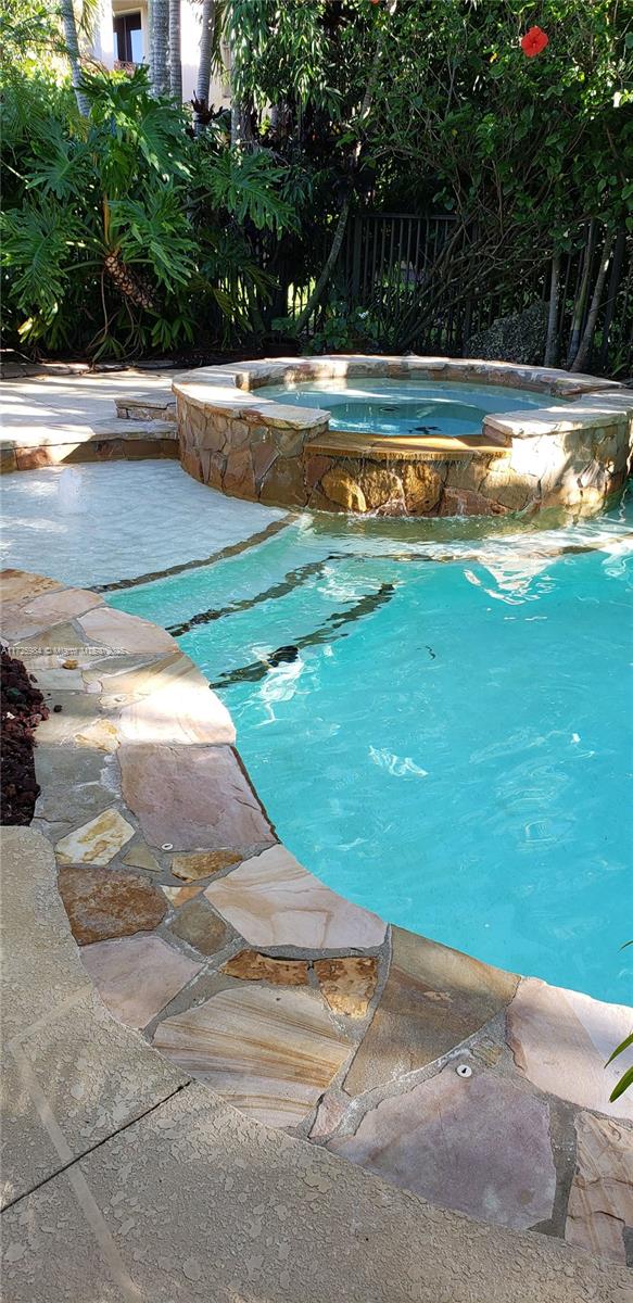 CUTLER CAY - Residential