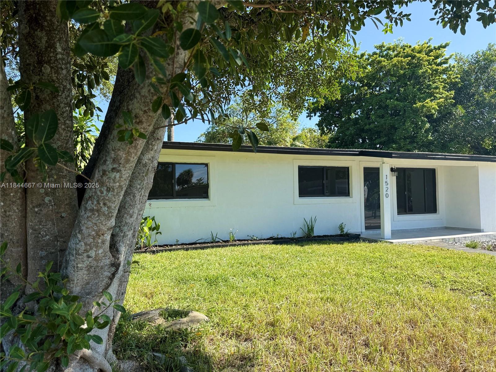 Corner property in Lauderhill, just minutes from Wilton Manors, Downtown Fort Lauderdale, Las Olas Beach, and the Fort Lauderdale Airport, located east of I-95. It includes impact doors and windows, an alarm system, two patios, a private terrace, and spacious parking for cars, trucks, or boats. The design is both stylish and practical. This property is ideal for first-time buyers, investors, or short-term rental platforms like Airbnb. It offers a great location with convenience and comfort.