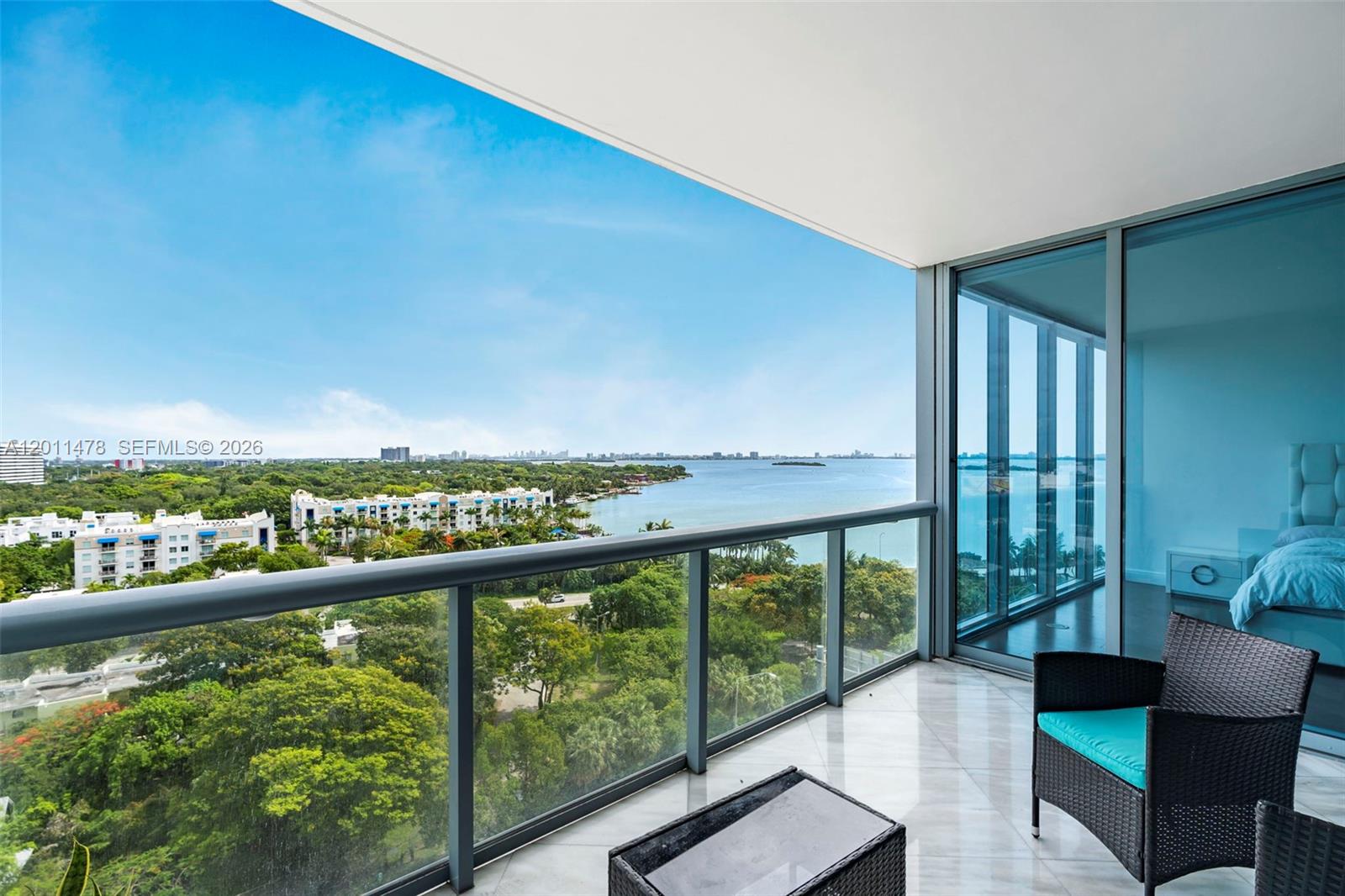BLUE CONDO - Residential