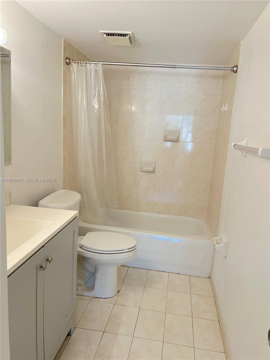 RAMBLEWOOD EAST CONDO - Residential Lease