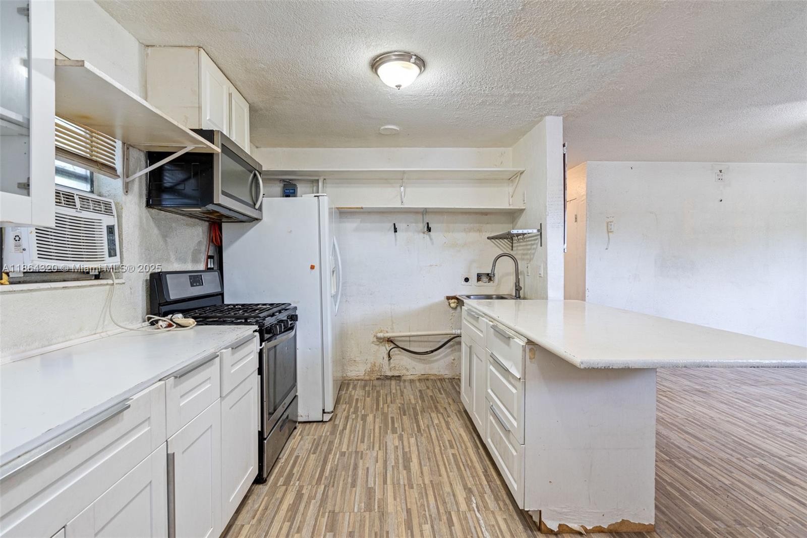 NORTH WEST LAUDERDALE - Residential