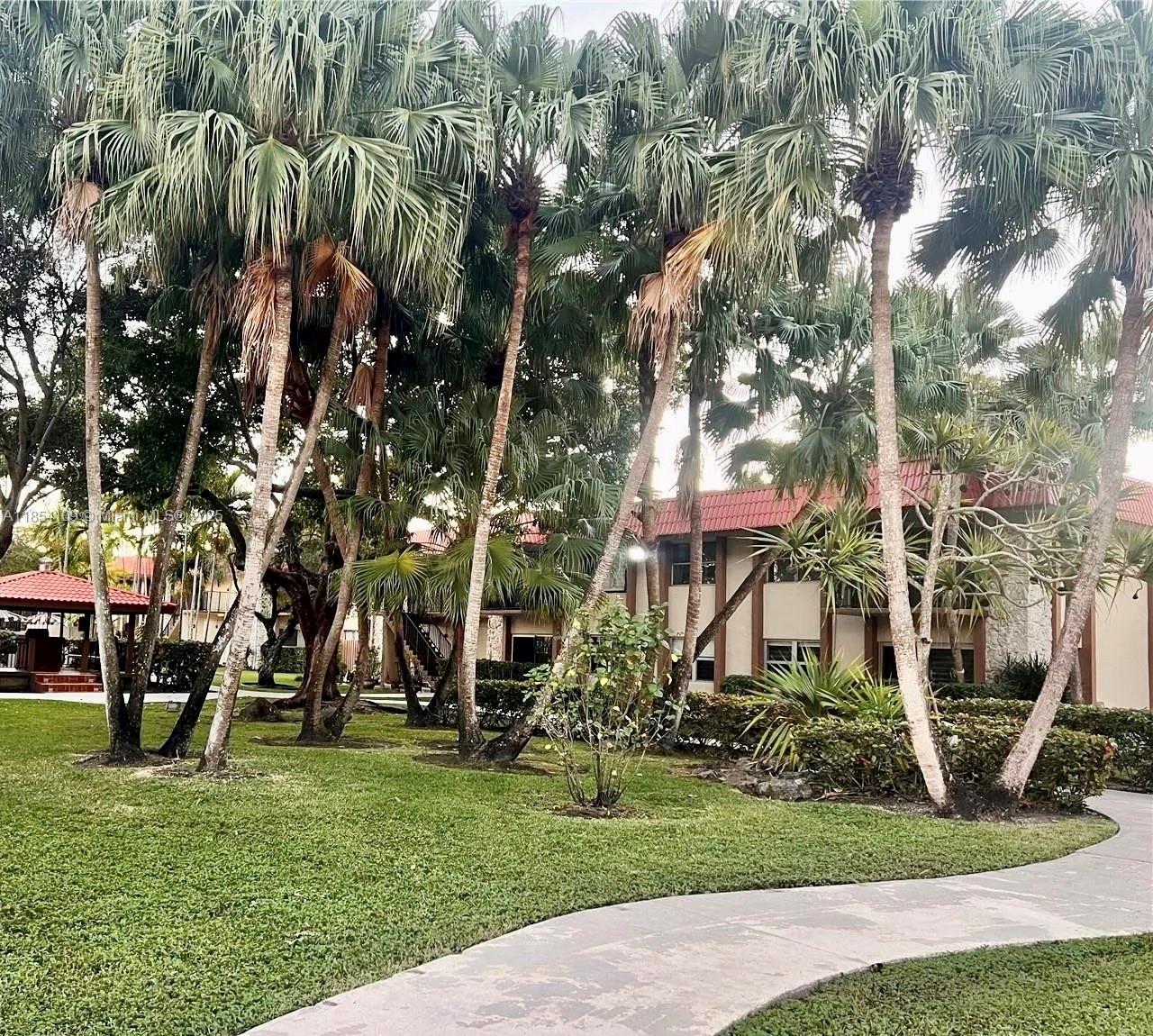 KENDALLWOOD VILLAS CONDO - Residential