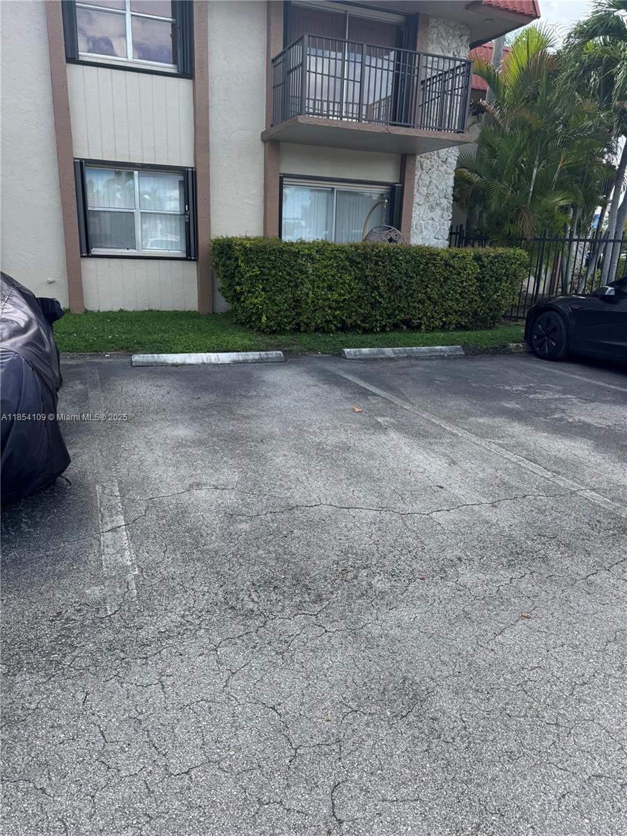 KENDALLWOOD VILLAS CONDO - Residential