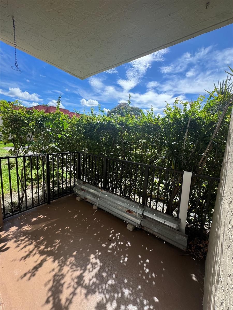 KENDALLWOOD VILLAS CONDO - Residential