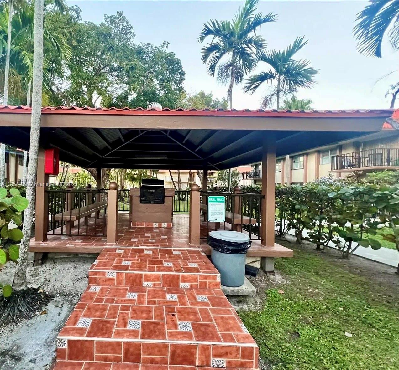 KENDALLWOOD VILLAS CONDO - Residential