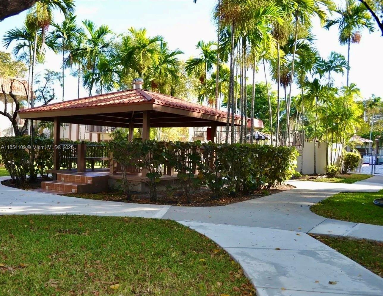 KENDALLWOOD VILLAS CONDO - Residential