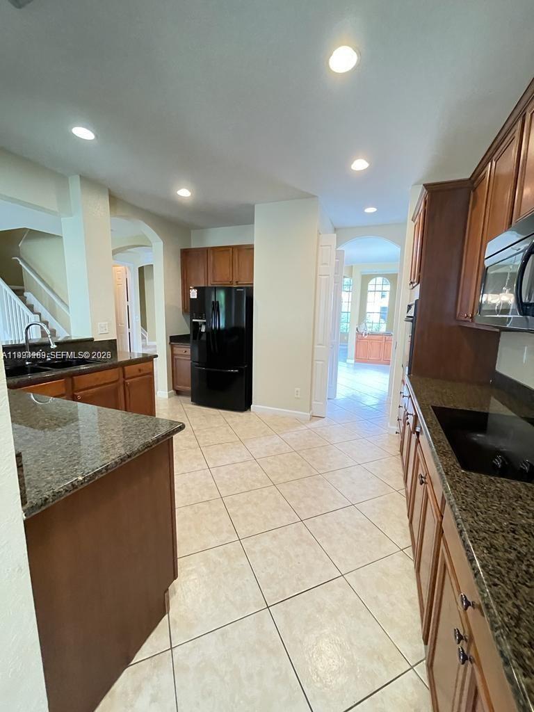 ISLES AT WESTON - Residential Lease