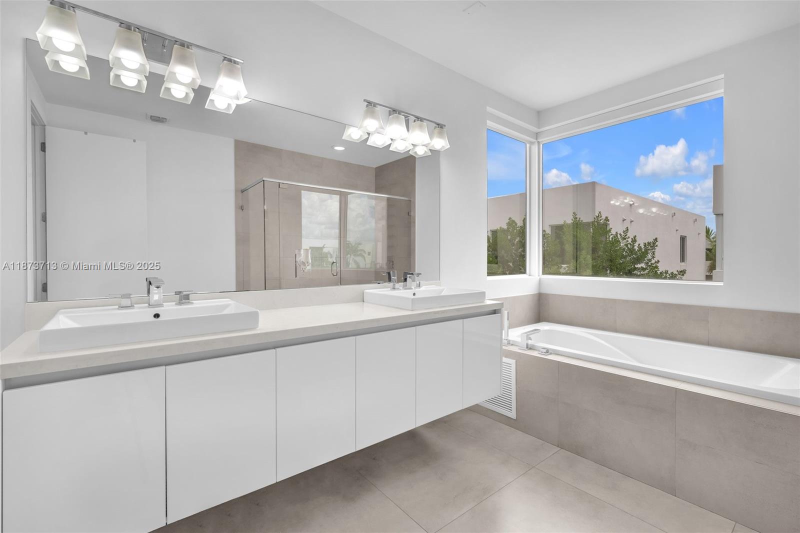 DORAL COMMONS RESIDENTIAL - Residential