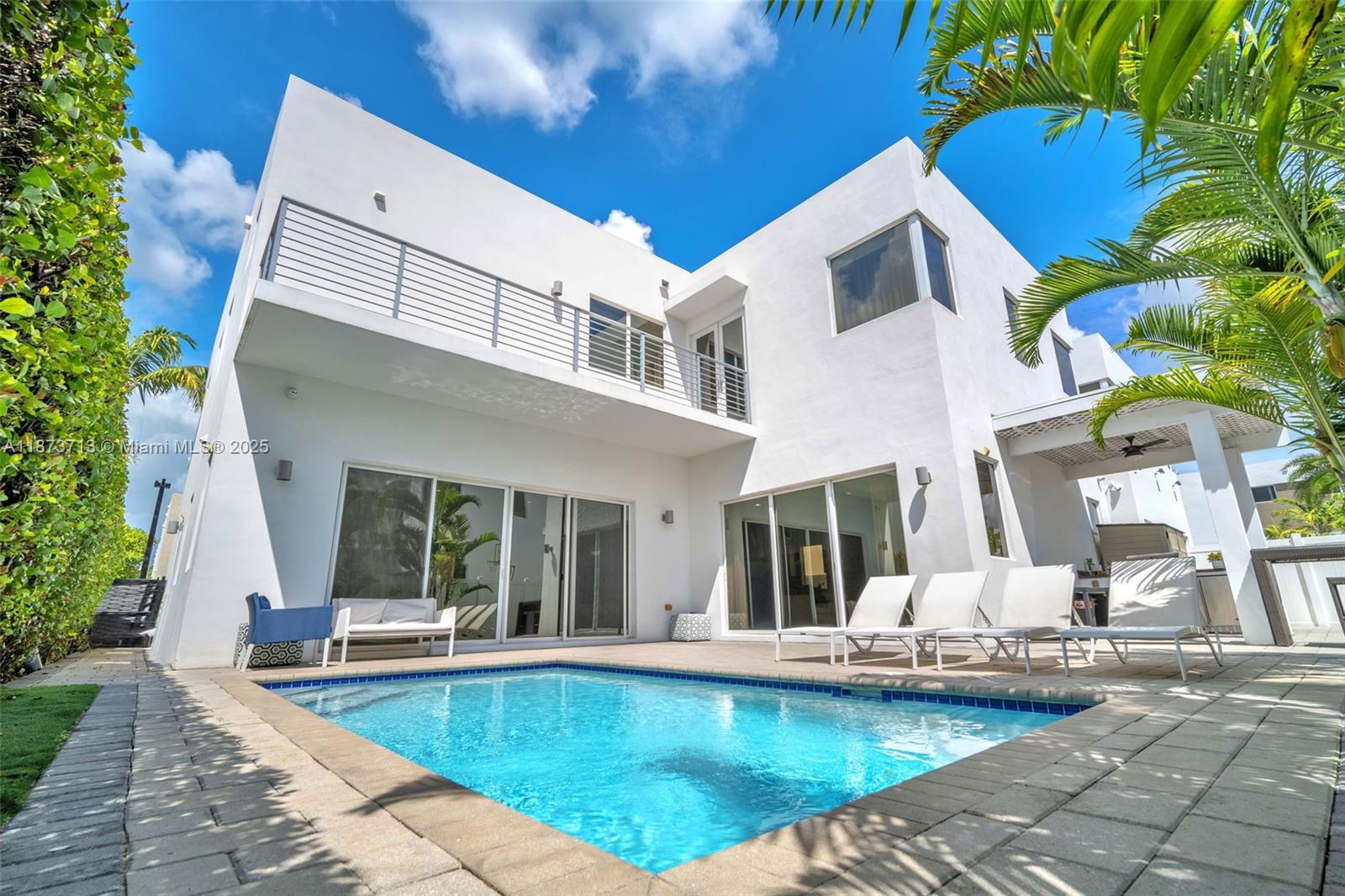 DORAL COMMONS RESIDENTIAL - Residential