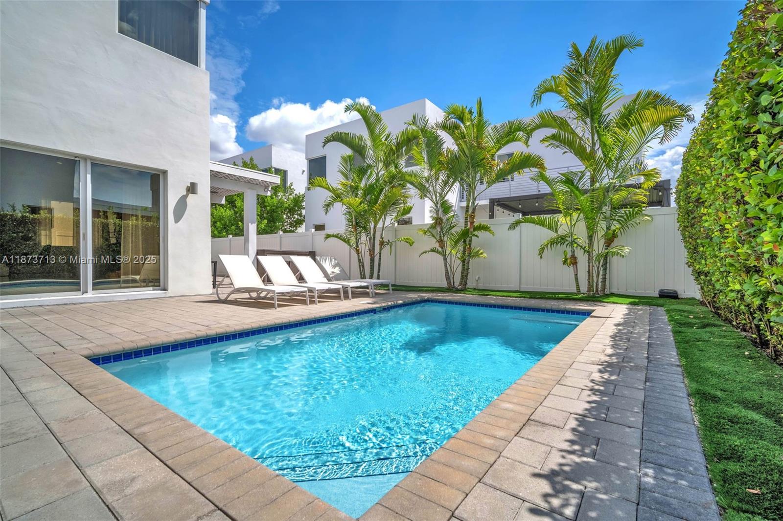 DORAL COMMONS RESIDENTIAL - Residential