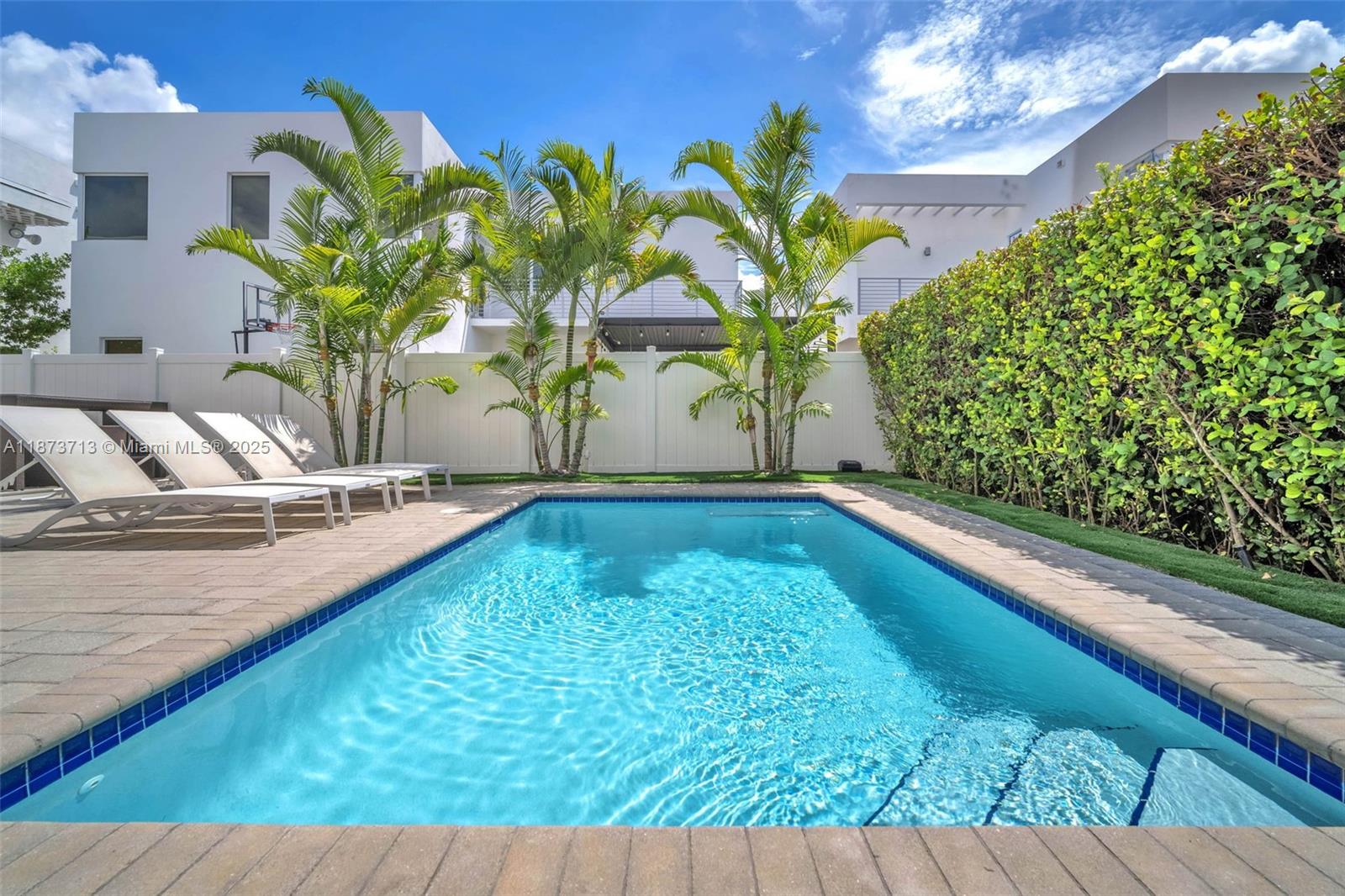 DORAL COMMONS RESIDENTIAL - Residential