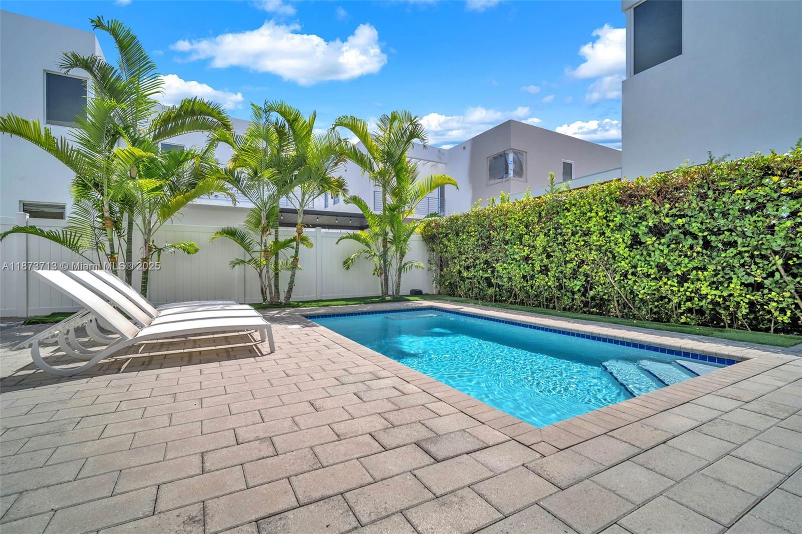 DORAL COMMONS RESIDENTIAL - Residential