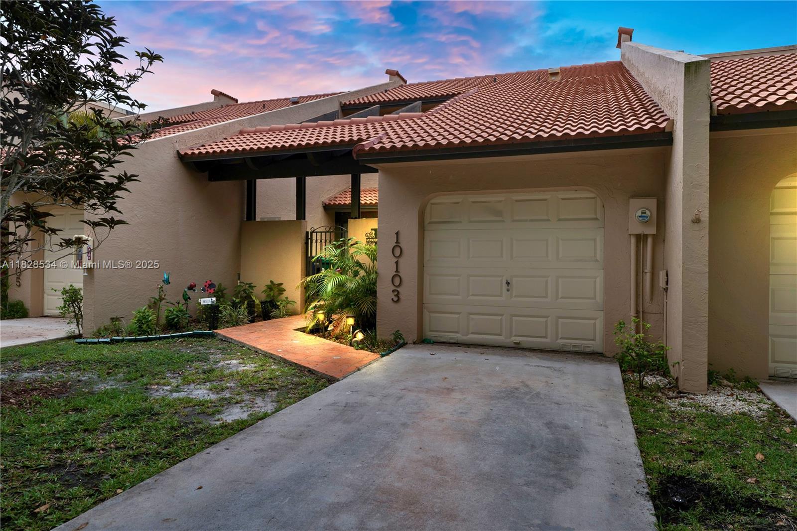 Centrally located 2-beds/2.5-baths townhouse with a LARGE 1-car garage and SPACIOUS driveway. The SCREENED PATIO is perfect for hosting intimate gatherings. Both bedrooms and full bathrooms upstairs, offering privacy, with a remodeled half bath for your guests on the ground floor. The master suite has 3 closets. Both bedrooms face the garden. FULL SIZE WASHER AND DRYER in the garage, so the laundry noise doesn't bother you. The association offers RESORT-LIKE amenities and services, such as golf course, swimming pool, children’s playground, tennis & basketball courts, on site-restaurant, and more. Guest parking across the street. ***RENT INCLUDES WATER, SEWER, BASIC INTERNET AND BASIC CABLE*** Close to schools, restaurants and major expressways. 1-2 weeks approval.