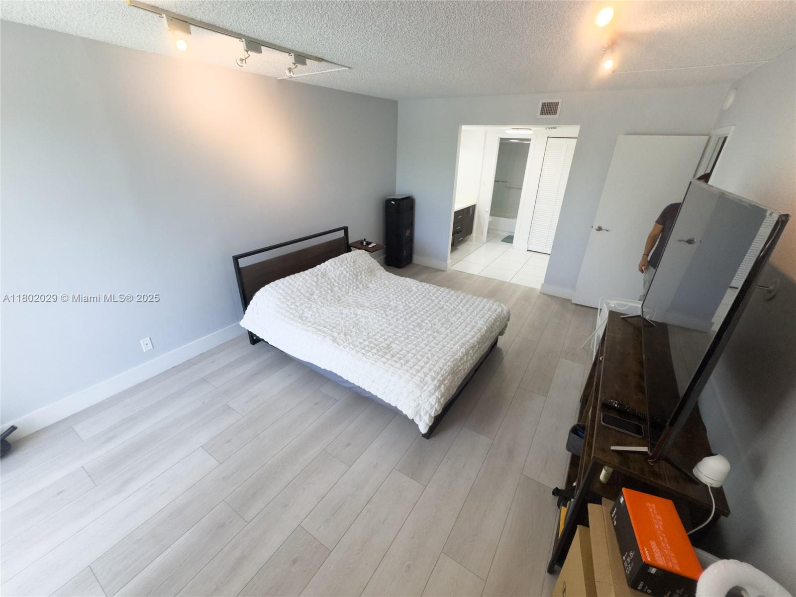 ARLEN HOUSE EAST CONDO - Residential