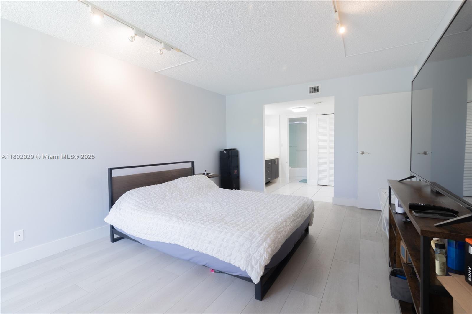 ARLEN HOUSE EAST CONDO - Residential