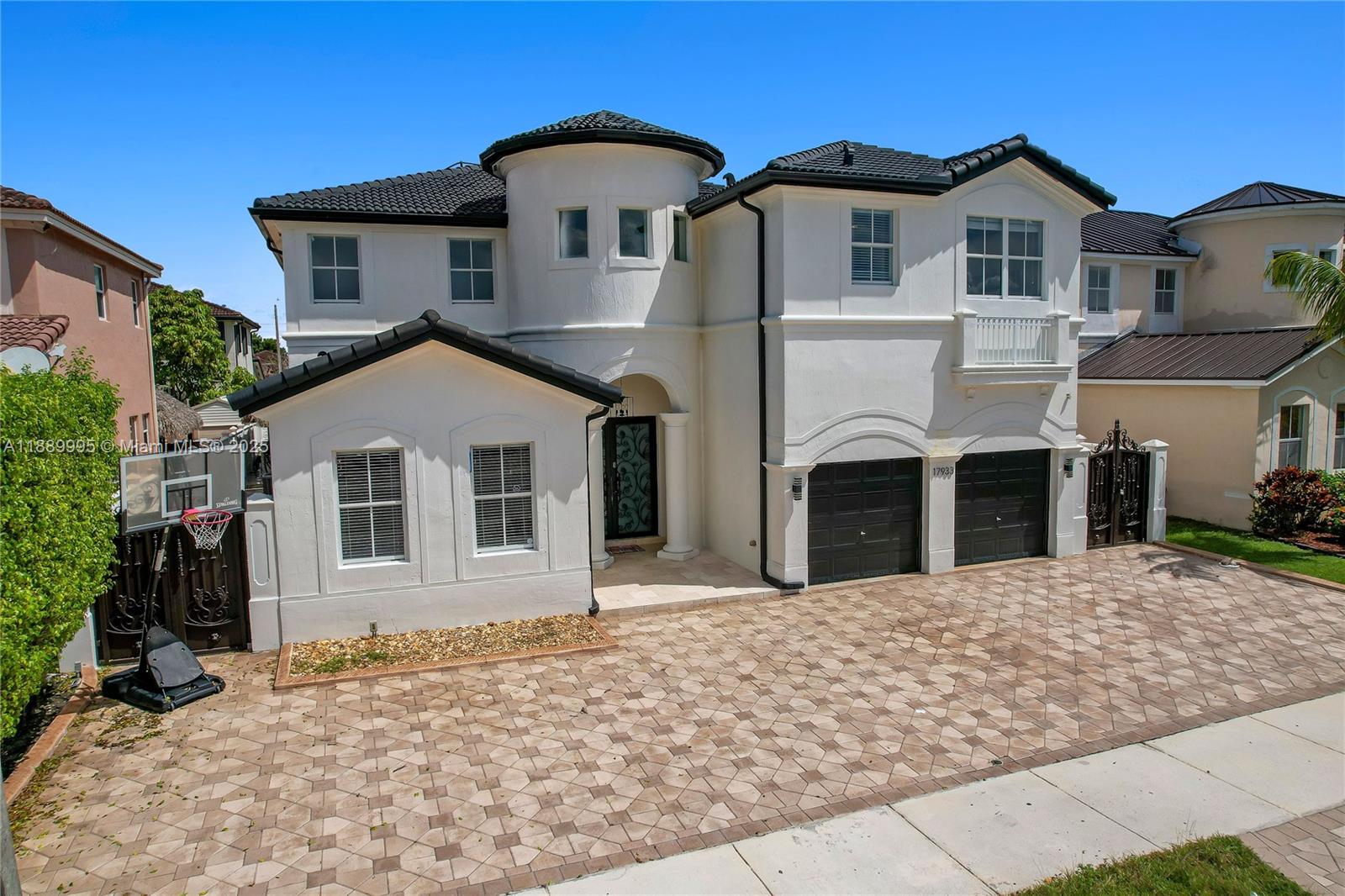 CENTURY GARDENS - Residential