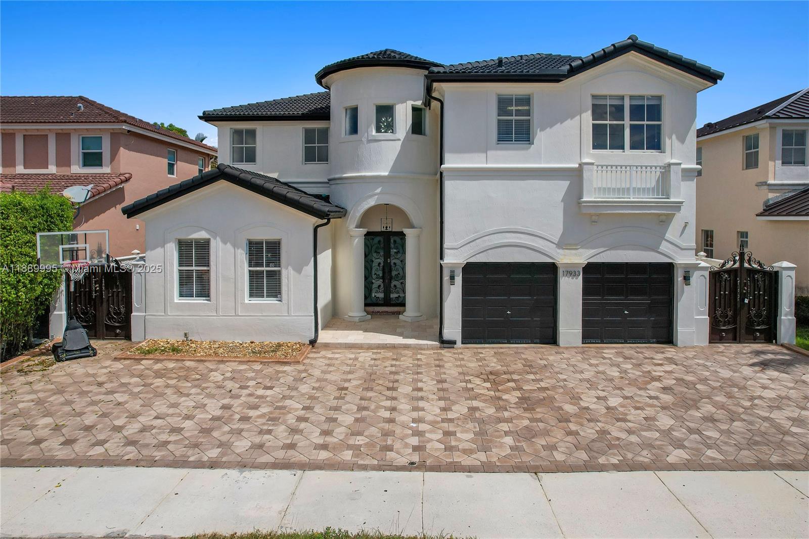 CENTURY GARDENS - Residential