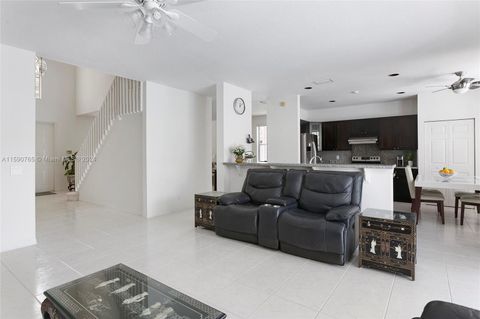 Single Family Residence in Weston FL 4032 Pinewood Ln Ln 6.jpg