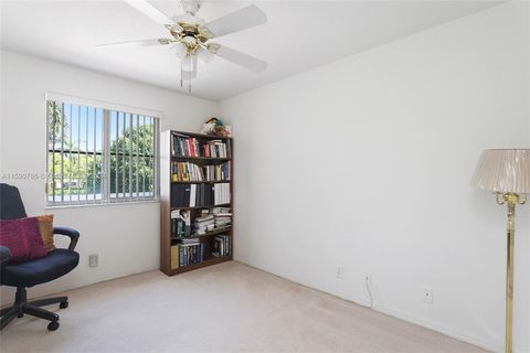 Single Family Residence in Weston FL 4032 Pinewood Ln Ln 24.jpg