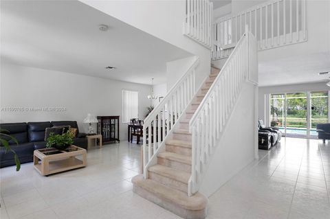 Single Family Residence in Weston FL 4032 Pinewood Ln Ln 1.jpg