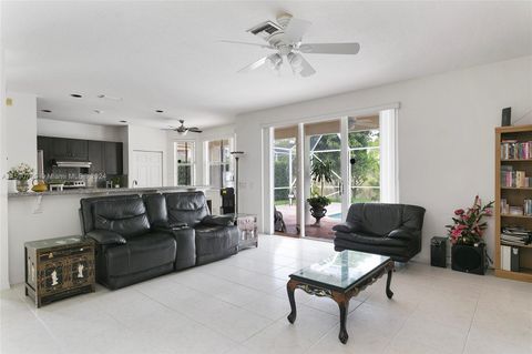 Single Family Residence in Weston FL 4032 Pinewood Ln Ln 7.jpg