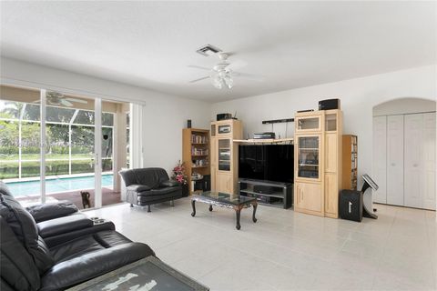 Single Family Residence in Weston FL 4032 Pinewood Ln Ln 8.jpg