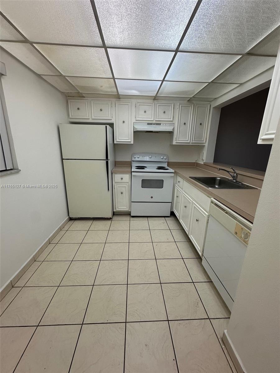 Rental Property at 17911 Nw 68th Ave N206, Hialeah, Miami-Dade County, Florida - Bedrooms: 1 
Bathrooms: 2  - $1,800 MO.