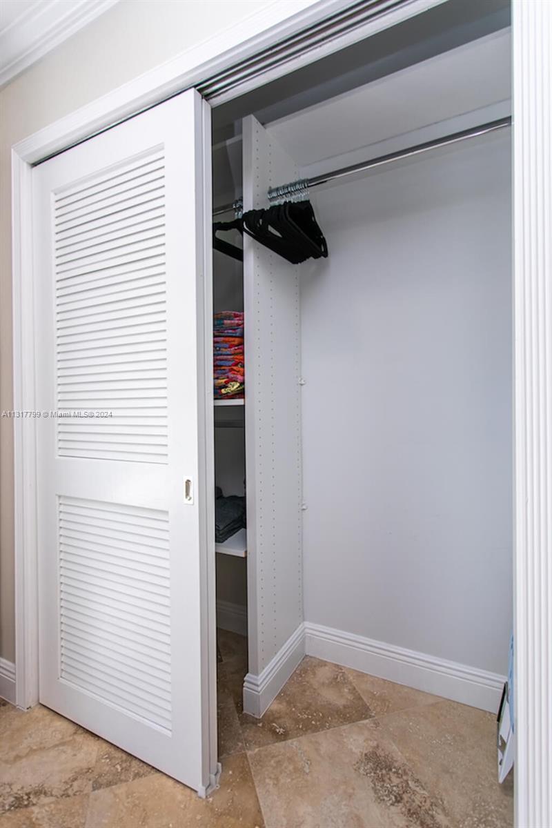 HOLLYWOOD LAKES SECTION - Residential Lease