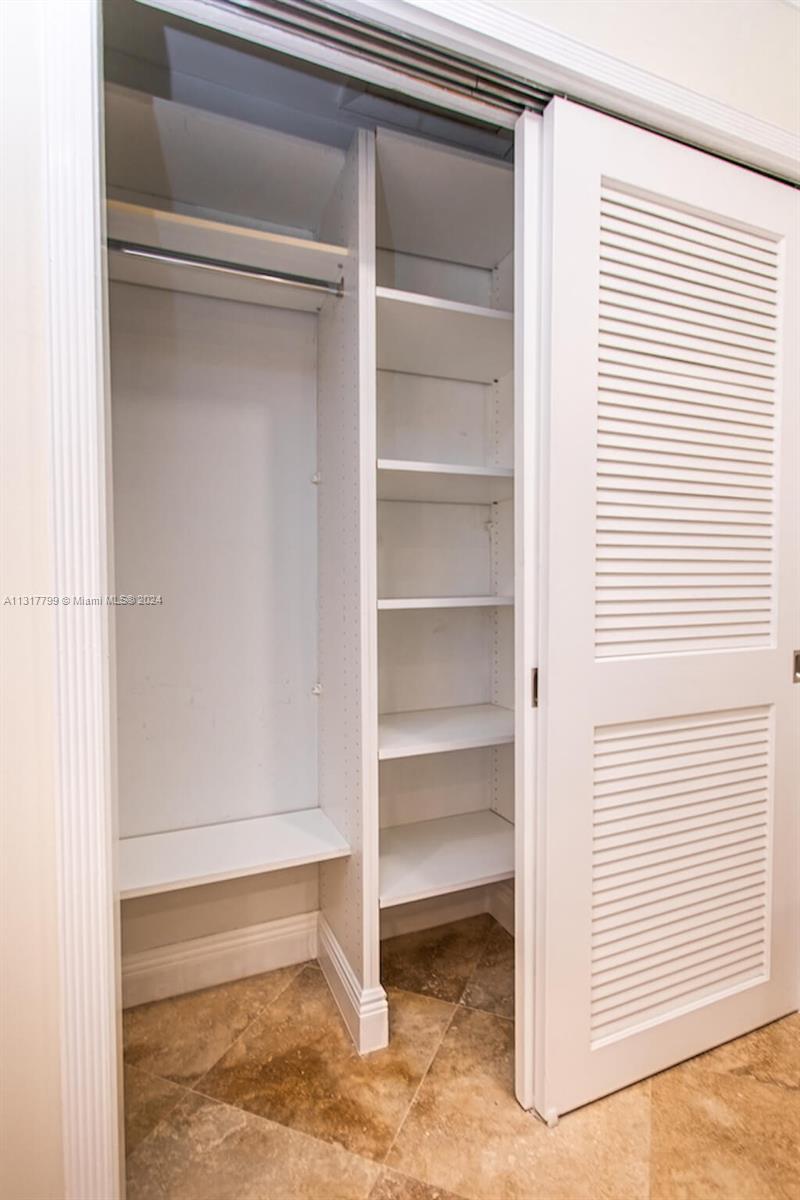 HOLLYWOOD LAKES SECTION - Residential Lease