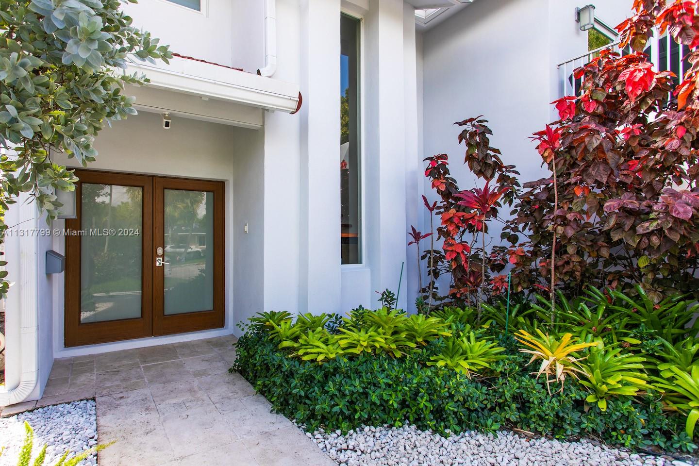 HOLLYWOOD LAKES SECTION - Residential Lease