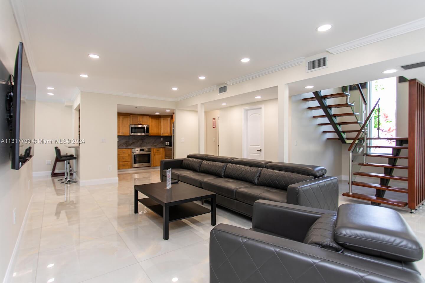 HOLLYWOOD LAKES SECTION - Residential Lease