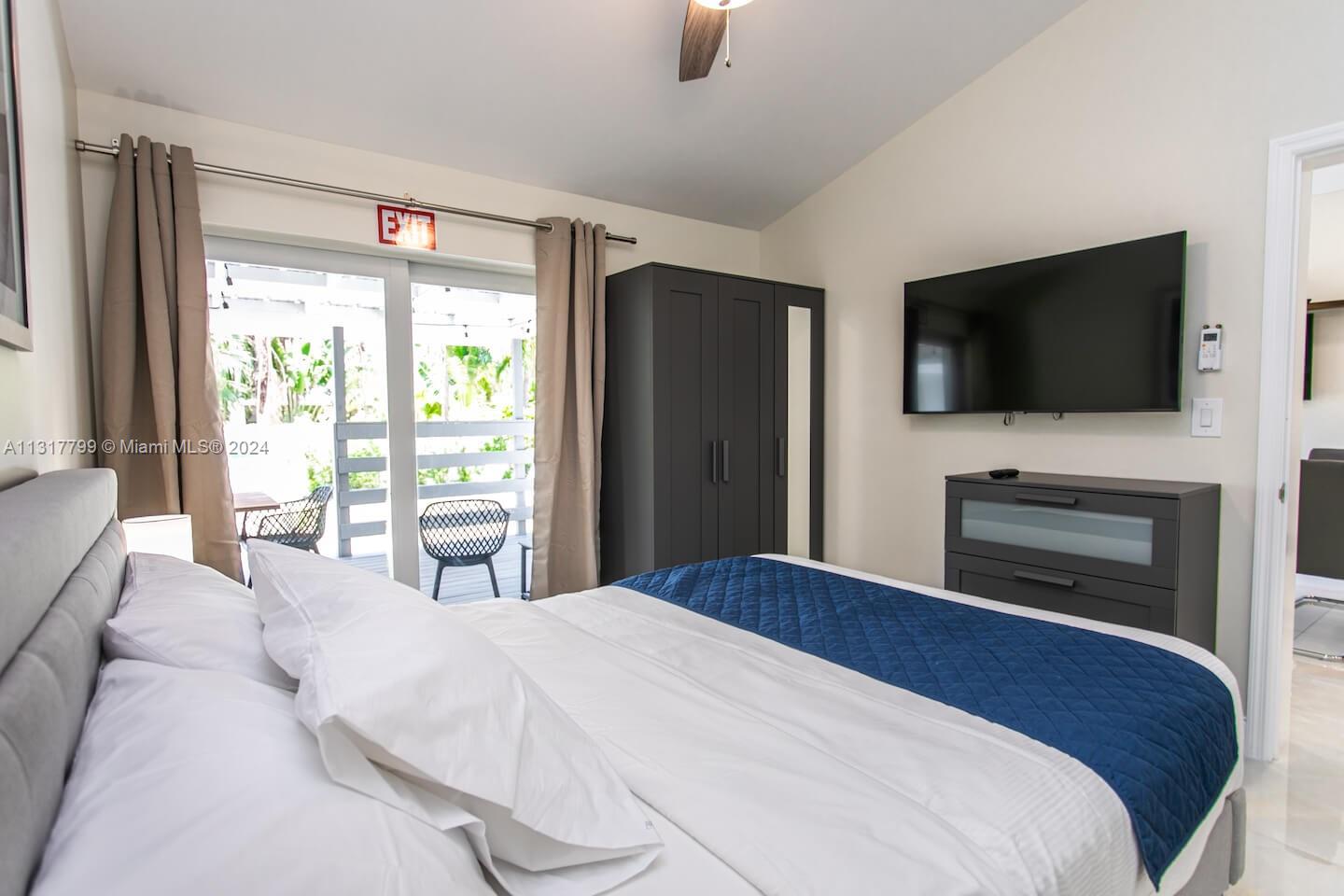 HOLLYWOOD LAKES SECTION - Residential Lease