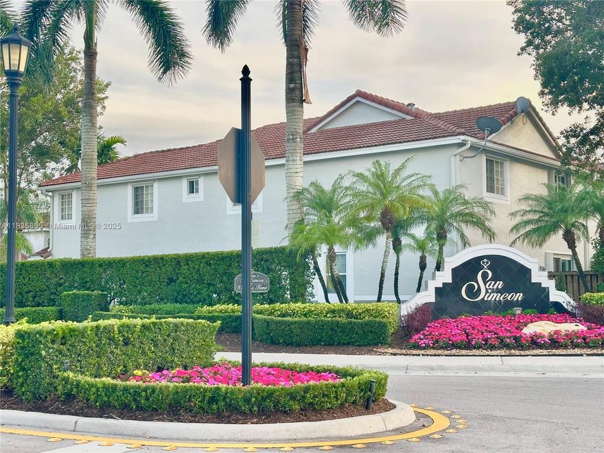 BRINBG YOUR LOVELY FAMILY TO THIS GREAT 2Bed/2.5Bth TH in WESTON. "A" RATED SCHOOL DISTRICT. GATED
AND PEACEFUL COMMUNITY. PLENTY OF AMENITIES FOR KIDS AND FAMILY TILED ALL LIVING AREAS AND
LAMINATE UPSTAIRS. TWO MASTER BEDROOMS WITH WALKING CLOSETS AND BATHROOM. NO NEIGHBORS
BEHIND. CLOSE TO THE POOL.