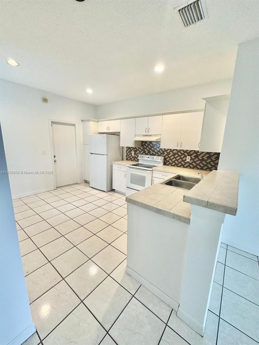 SAN SIMEON SECTORS 8 9 10 - Residential Lease