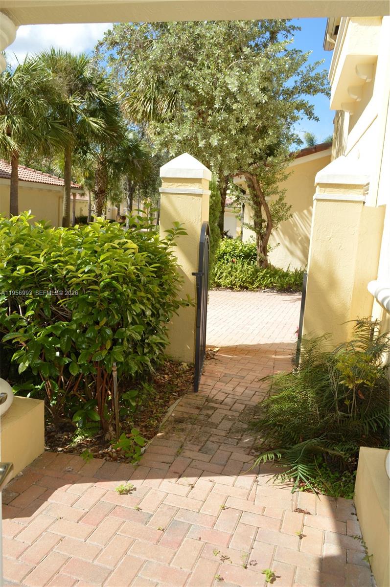 1591 Passion Vine Cir 10-2